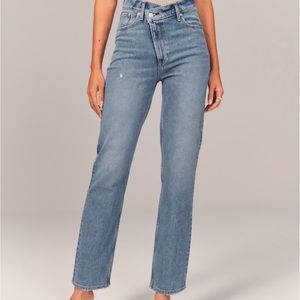 ABERCROMBIE AND FITCH Ultra High Rise 90’s straight jeans